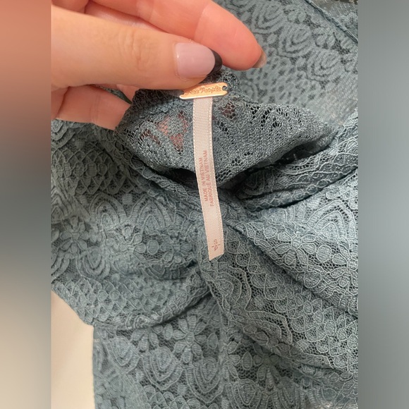 FREE PEOPLE DARK GREEN LACE RUCHED HOLD ME CLOSER LONG SLEEVE TOP- SMALL - Picture 4 of 5